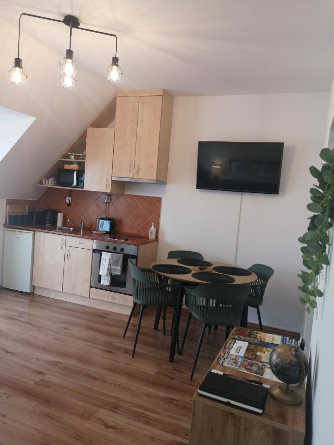 Orsika Hilltop Apartman Eger Exterior foto