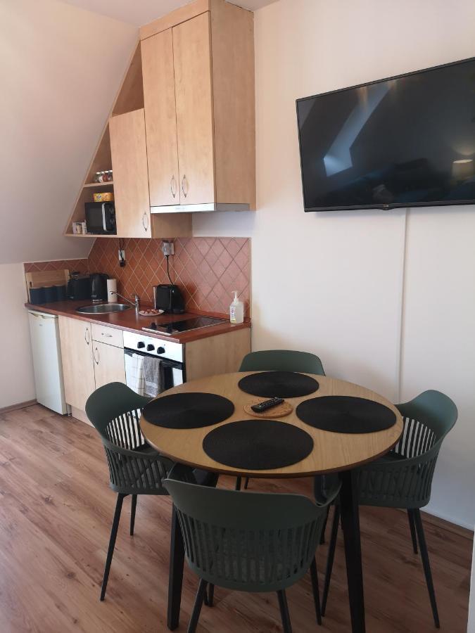 Orsika Hilltop Apartman Eger Exterior foto