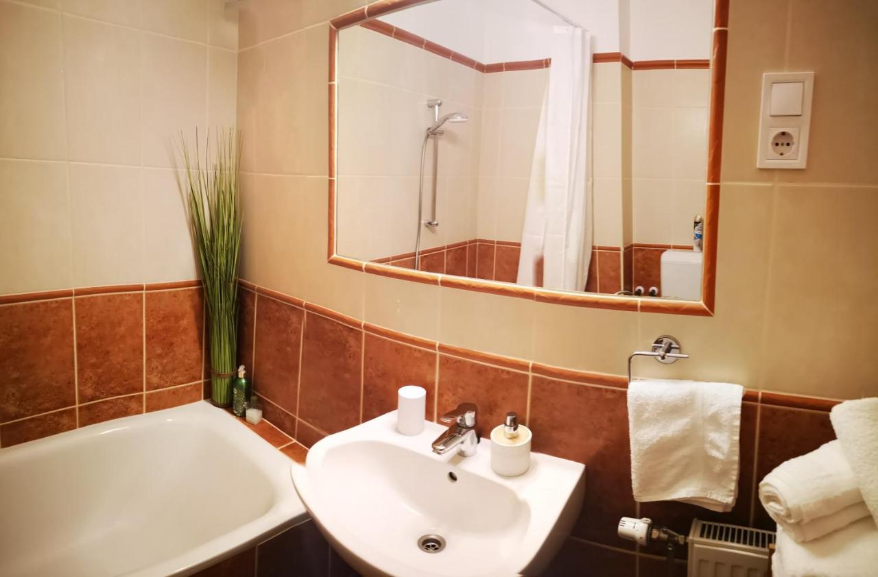 Orsika Hilltop Apartman Eger Exterior foto